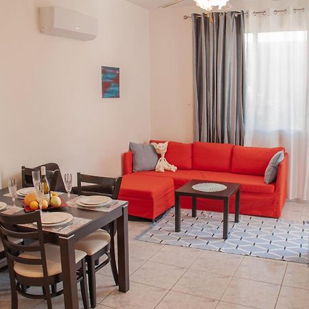 Cozy 1 Bedroom Apartment In Walking Distance To The Municipal Beach Paphos Exterior photo