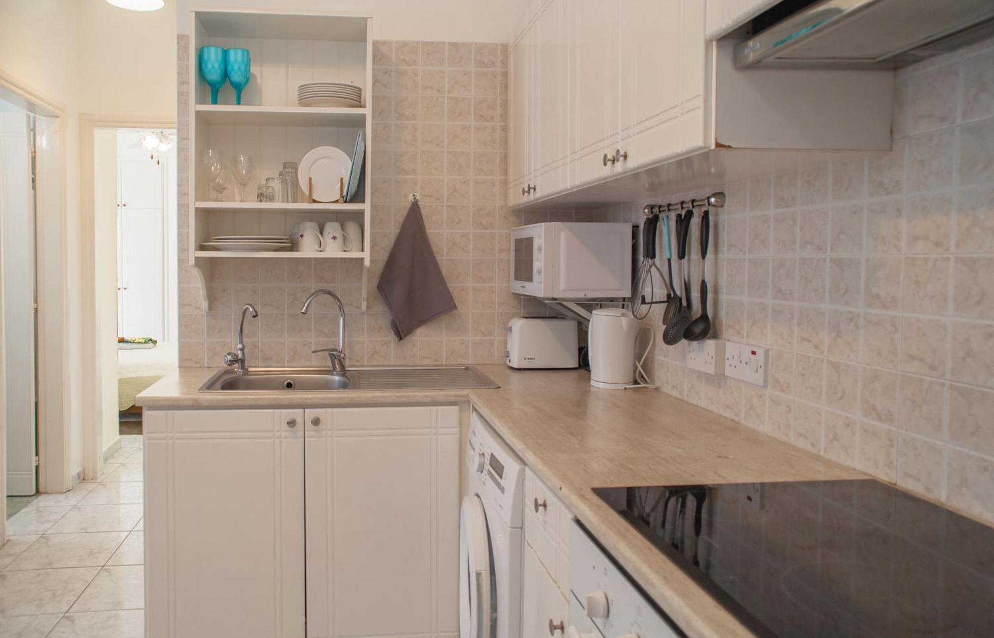 Cozy 1 Bedroom Apartment In Walking Distance To The Municipal Beach Paphos Exterior photo